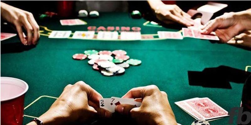 Bộ bài poker và quy luật trên sòng bài